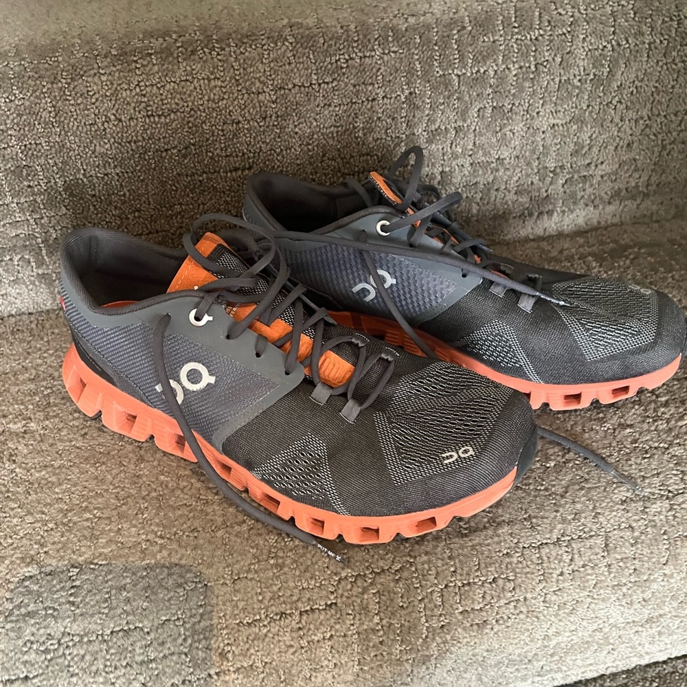 On-Cloud Cloudtec Helion grey and clay color running shoes